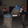 GAZİANTEP'İN NİZİP İLÇESİNDE BİR OTOMOBİLDE 3 BİN PAKET GÜMRÜK KAÇAĞI SİGARA ELE GEÇİRİLDİ.   (ÖMER YAYLA/GAZİANTEP-İHA)