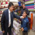 ŞEHİTKAMİL BELEDİYE BAŞKANI RIDVAN FADILOĞLU, KARŞIYAKA MAHALLESİNDE BULUNAN ŞÖFÖR ALİ CADDESİNİ GEZEREK ESNAFLA BİR ARAYA GELDİ.   (İHA/GAZİANTEP-İHA)