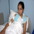 GAZİANTEP’İN NİZİP İLÇESİNDE BİR KIZ ÇOCUĞU EVLERİNİN BAHÇESİNDE OTURURKEN NEREDEN GELDİĞİ BELLİ OLMAYAN BİR KURŞUNUN HEDEFİ OLUNCA YARALANDI. (ÖMER YAYLA/GAZİANTEP-İHA)
