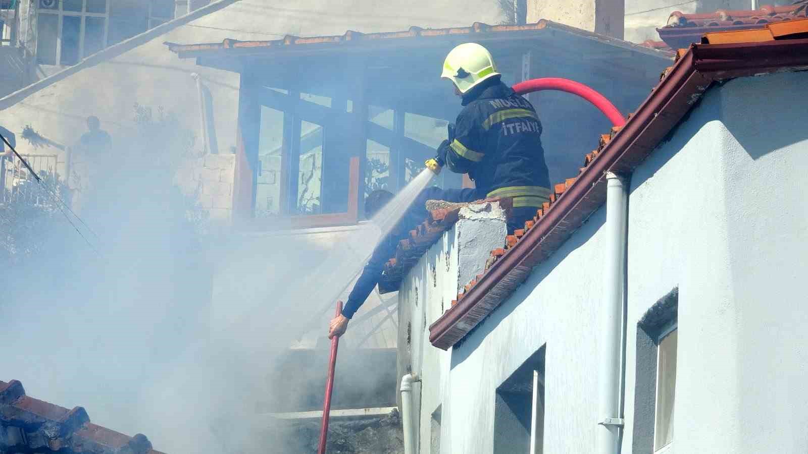 Muğla’da metruk binada yangın paniği - 5