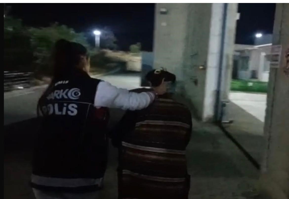 Zehir taciri suçüstü yakalandı: 22 yılla aranan firari çıktı - 2