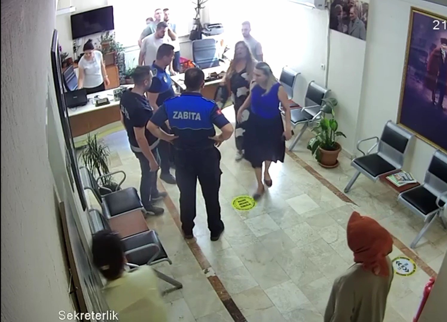 Belediyede özel kalemle tartışan kadın muhtara hapis cezası - 4