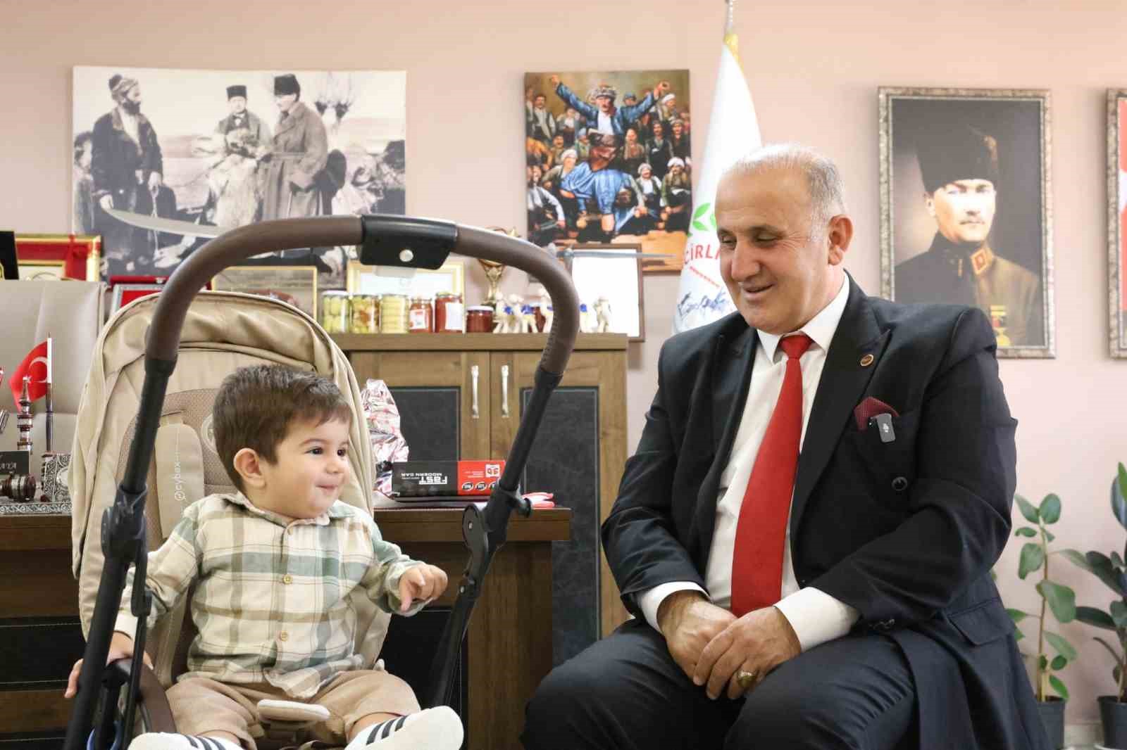 Başkan Kaya, minik Teoman ile buluştu - 2