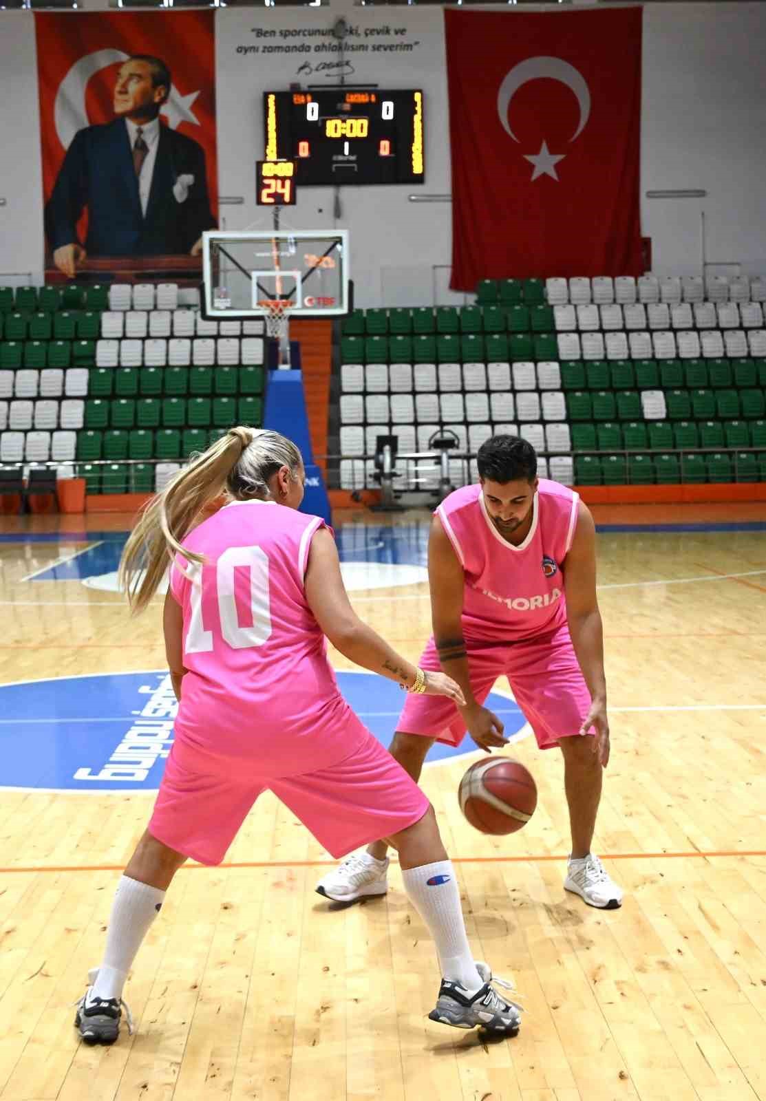 Bodrum kadın basketbol takımı ve doktorlar meme farkındalığı için maç yaptı - 6